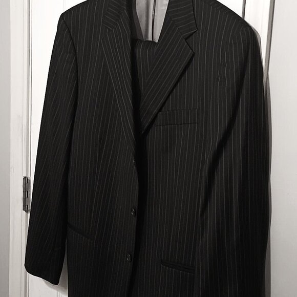 Bachrach Men 2 Peice Black with Gray Pinstripe Suit     42R - Picture 2 of 16